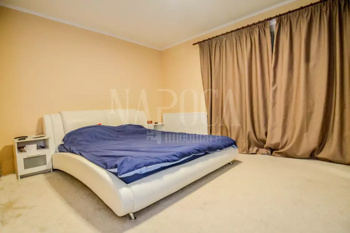 De vanzare casa, 5 camere in Floresti