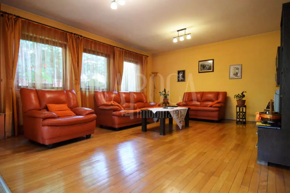 Vanzare casa, 4 camere in Floresti - PropertyBook