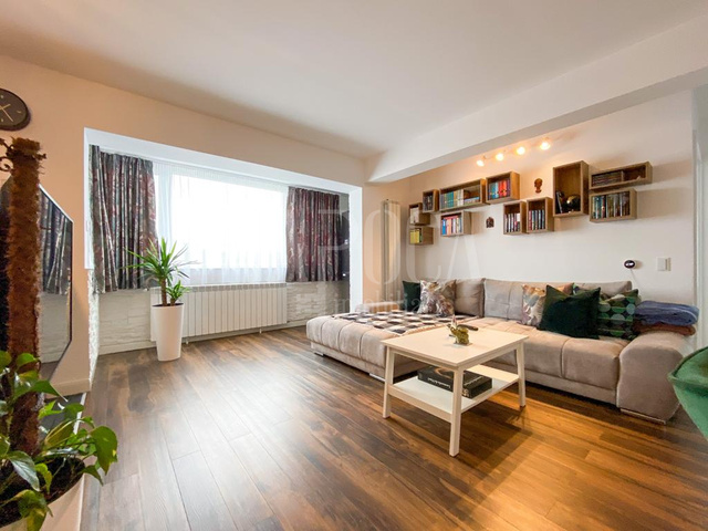 Se vinde apartament, 3 camere in Floresti - PropertyBook