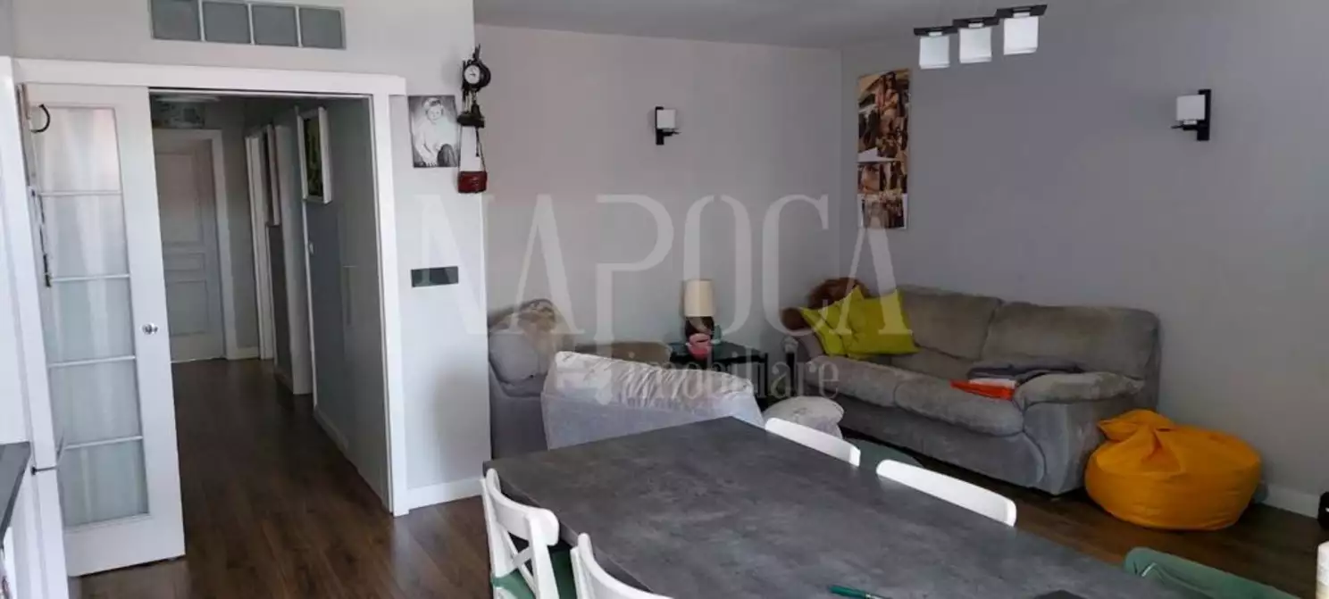 De vanzare apartament, 3 camere in Floresti - PropertyBook