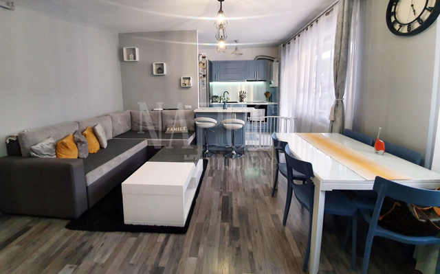 De vanzare apartament, 3 camere in Floresti - PropertyBook