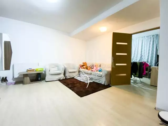 Vanzare apartament, 3 camere in Floresti - PropertyBook
