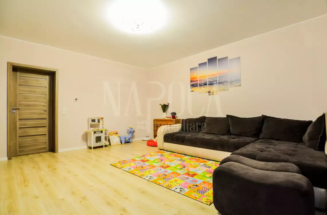 De vanzare casa, 5 camere in Floresti