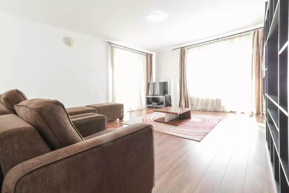 Se vinde apartament, 4 camere in Centru - PropertyBook