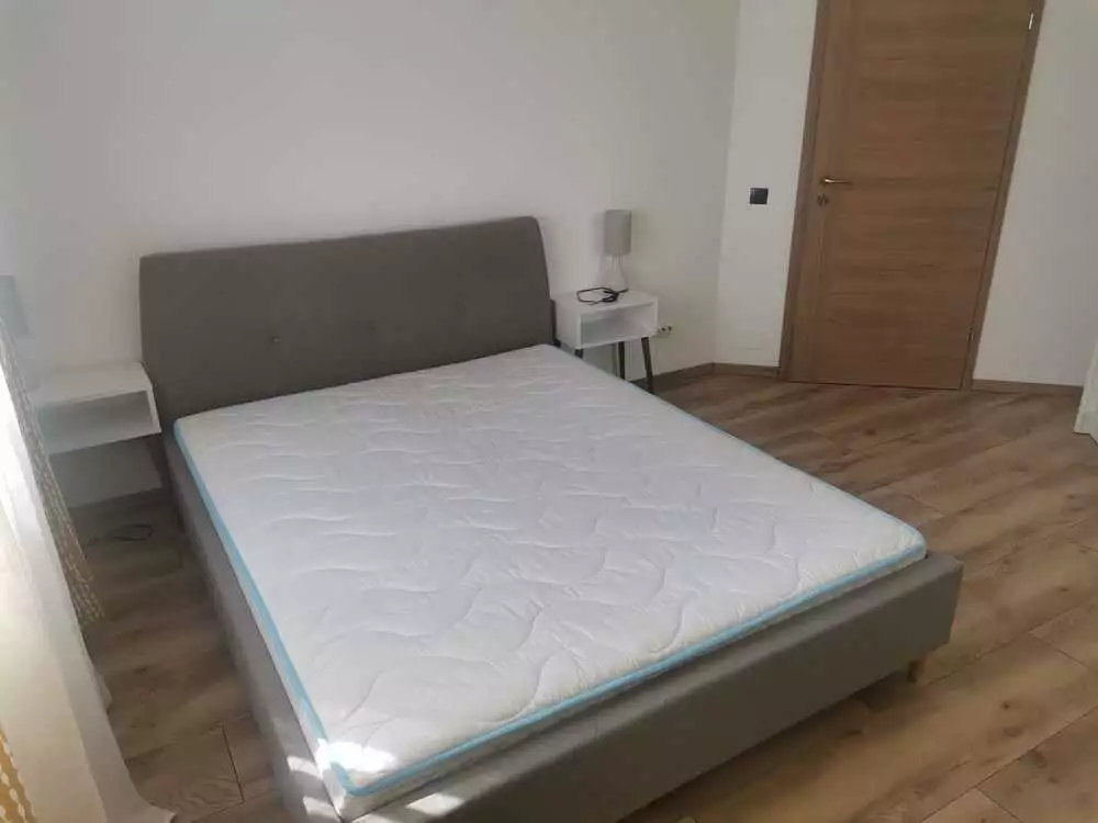 Se vinde apartament, 3 camere, in Floresti, zona Centru