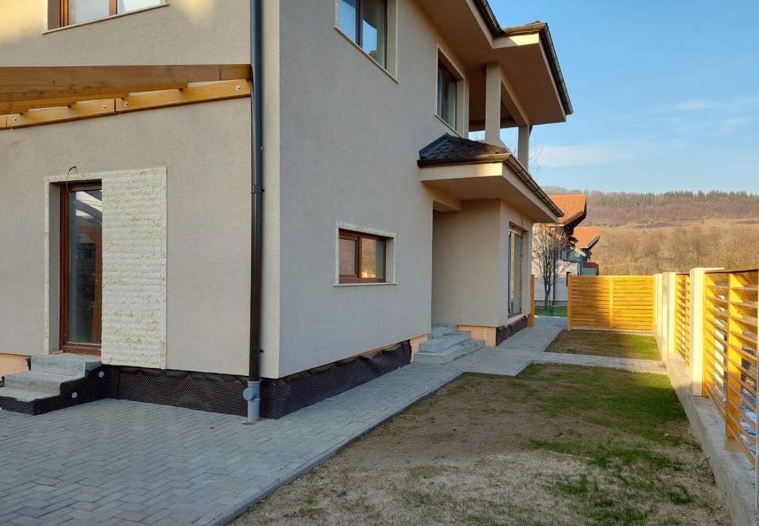 Vanzare casa, 4 camere, in Baciu, zona Centru