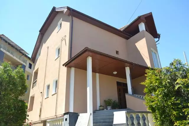 Casă / Vilă de închiriat ideal birouri, grădiniță în Andrei Mureșanu