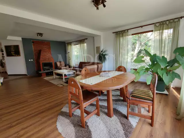 Se vinde casa, 6 camere in Iris