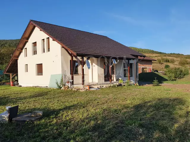 De vanzare casa, 5 camere in Baciu