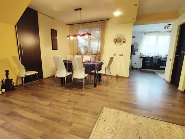 Se vinde casa, 5 camere in Gheorgheni