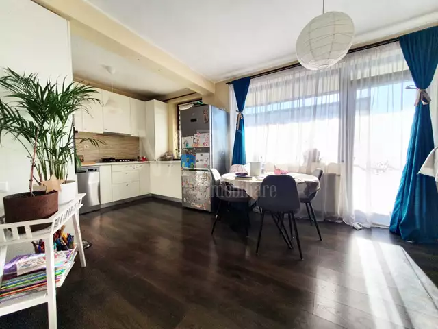 Vanzare apartament, 5 camere in Floresti - PropertyBook