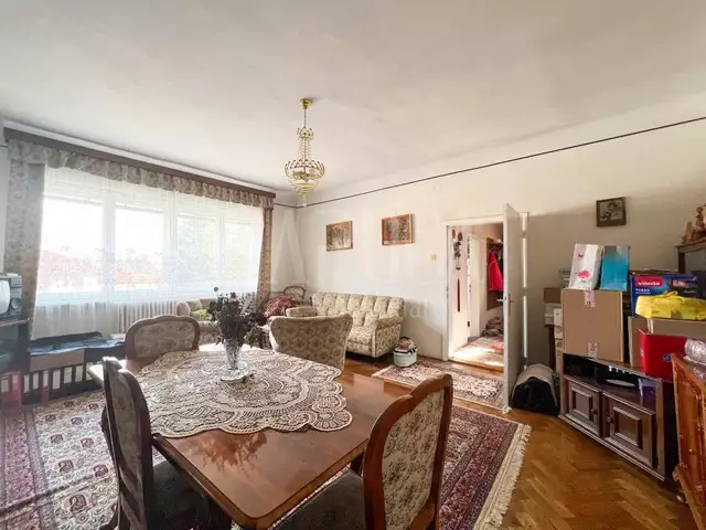 Vanzare apartament, 3 camere in Andrei Muresanu