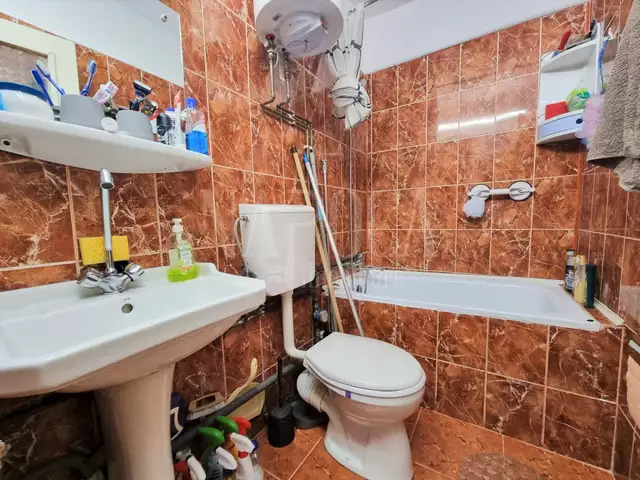 Se vinde apartament, o camera in Intre Lacuri