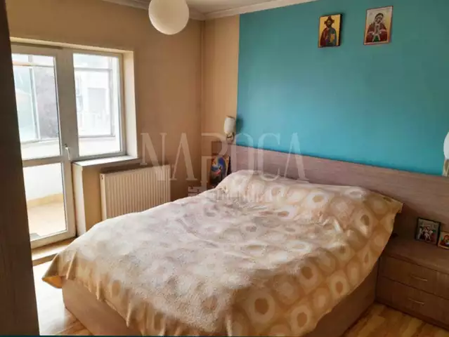 Vanzare apartament, 3 camere in Plopilor - PropertyBook
