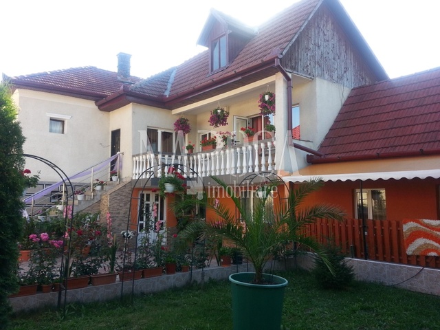 Se vinde casa, 7 camere in Baciu