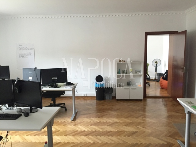 De inchiriat casa, 4 camere in Centru