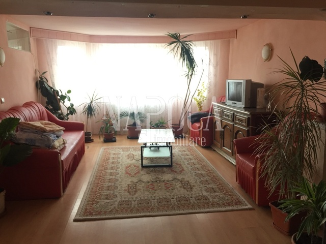 Vanzare casa, 5 camere in Baciu