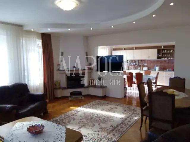 Se vinde casa, 6 camere in Floresti