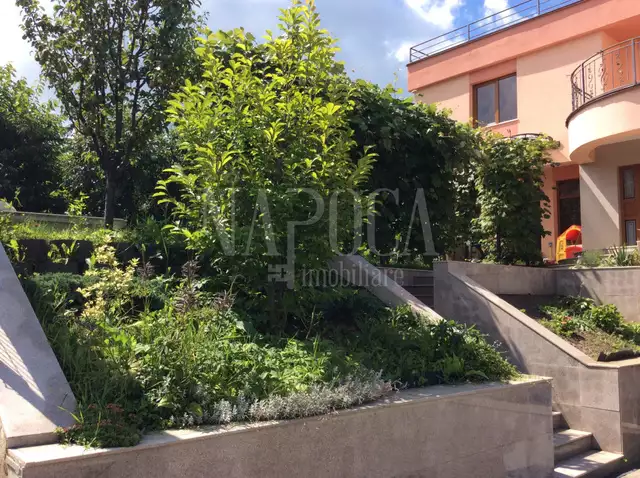 De vanzare casa, 7 camere in Faget