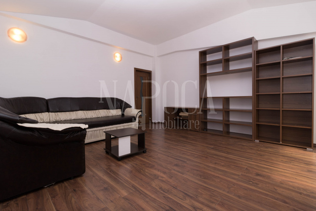 Vanzare apartament, 5 camere in Centru