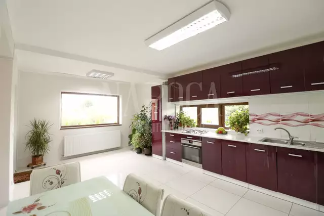 Se vinde casa, 5 camere in Baciu