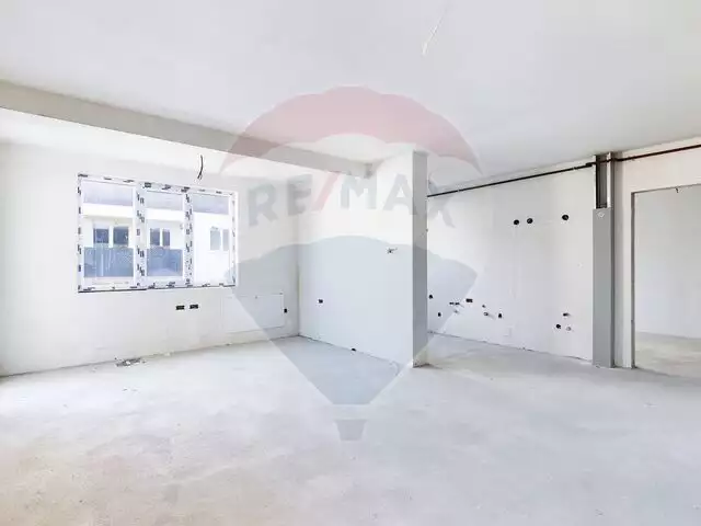 Apartament cu 4 camere de vanzare, zona BMW - PropertyBook