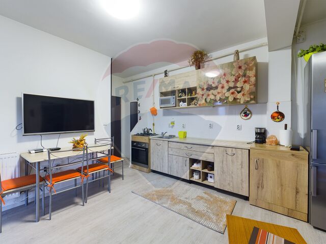Apartament cu 3 camere de  - PropertyBook