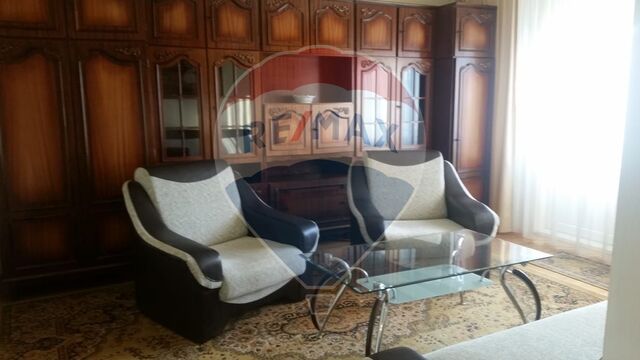 Apartament decomandat cu 3 camere de închiriat în zona Marasti