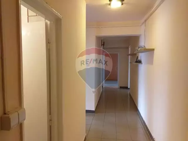 Apartament cu 4 camere de inchiriat zona Piata Marasti