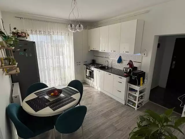 De vanzare apartament, 3 camere, in Cluj-Napoca, zona Intre Lacuri