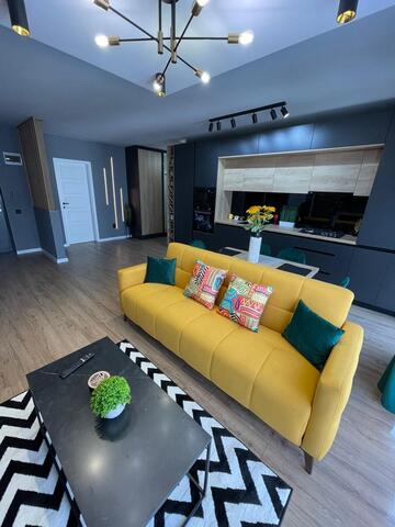 De vanzare apartament, 3 camere, in Floresti, zona Centru