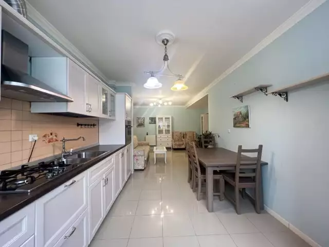 Se vinde apartament, 3 camere, in Floresti, zona Centru