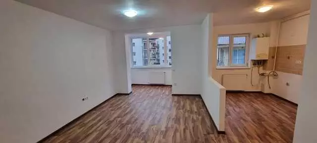 Vanzare apartament, o camera, in Floresti, zona Centru