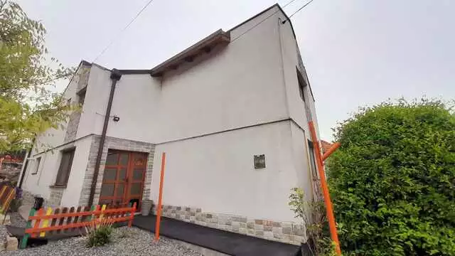 Se vinde casa, 6 camere, in Cluj-Napoca, zona Iris