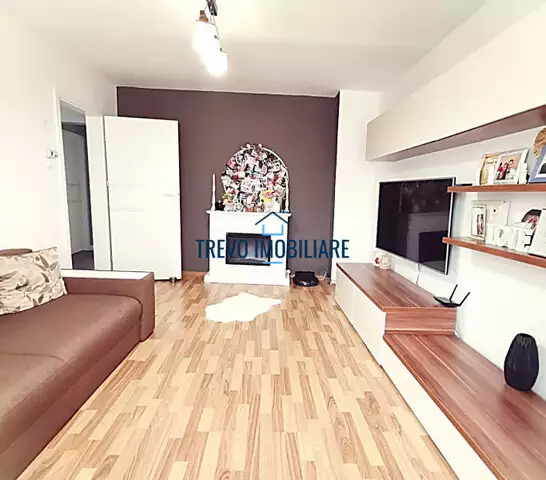 Apartament cu 3 camere, decomandat,zona str Aleea Trandafirilor, Baciu