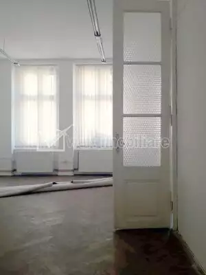 Se inchiriaza casa, 4 camere in Centru