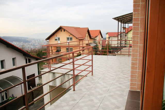 ZORILOR - Vanzare apartament 137 mp, 2 bai, terasa, curte, ultrafinisat