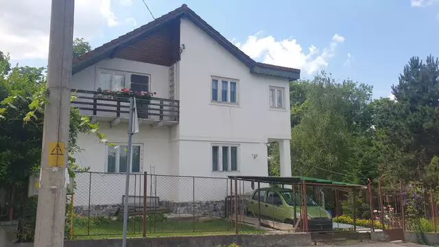 Casa teren 400 mp, locatie premium, Andrei Muresanu