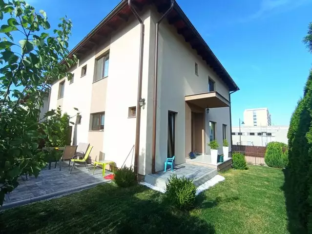 Duplex cu 4 camere | Garaj pentru 2 masini | 261 mp teren | Europa!